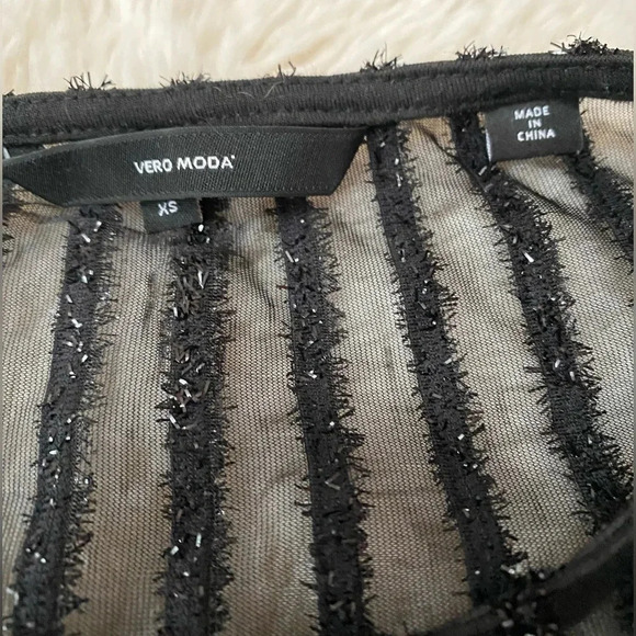 Dry Goods sparkly black top with black cami attached underneath size extra small - Picture 2 of 6